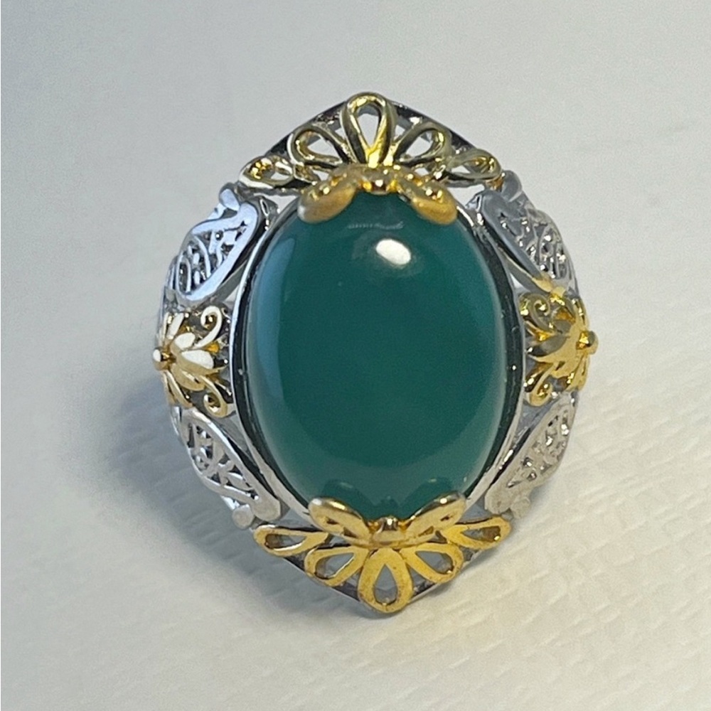 🗽 Verde Onyx Gemstone Ring in 18K YG Plated in Platinum Bond . Size: 6 3/4